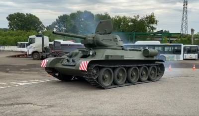В Кемерово прибыл танк Т-34 для участия в Параде Победы