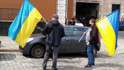 Политолог Мартынов заявил, что Украина не справится с коронавирусом из-за воровства