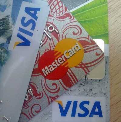 Выпуск и обслуживание новых банковских карт могут стать платными