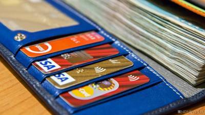 Выпуск банковских карт в России могут сделать платным, а кэшбэк отменить