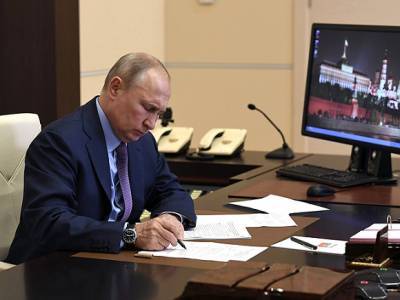 СМИ: Участники церемонии вручения знака отличия «Герой труда» до встречи с Путиным вынужденно сидели на карантине