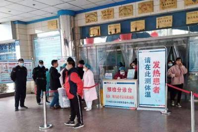 В китайском Баодина введено военное положение из-за вспышки коронавируса