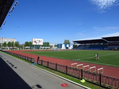 На стадионе Уралвагонзавода начали ремонтировать большое футбольное поле