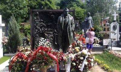 На Новодевичьем кладбище в Москве самый дорогой памятник поставлен Вячеславу Тихонову