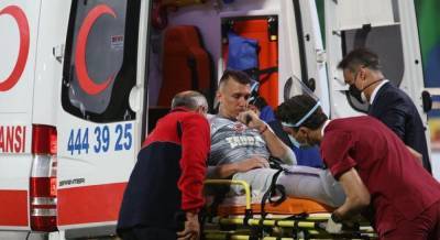 Голкипер турецкого топ-клуба спас ворота ценой двойного перелома ноги (видео)