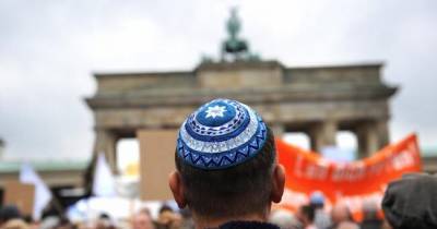 Сотрудник кафе в Берлине распространял антисемитские мифы о пандемии