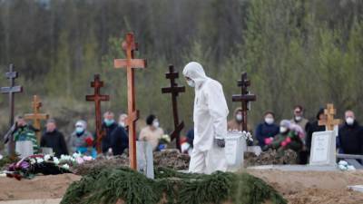 Данные властей: число жертв коронавируса в РФ превысило 7 тысяч