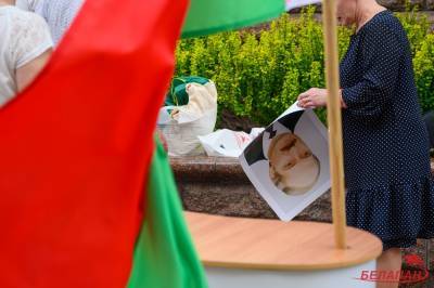 Правозащитники зафиксировали факты давления во время сбора подписей в поддержку Лукашенко