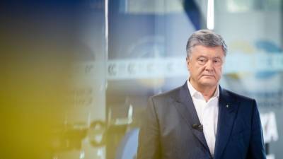 В Киеве начался допрос Порошенко в рамках дела Януковича