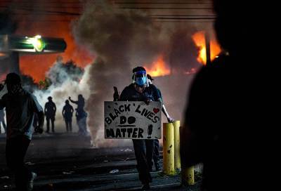 Переписывание истории и бунт полиции: протест в США и ЕС вышел на новый уровень