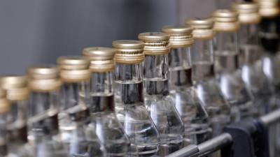 Эксперт оценил объём нелегального рынка алкоголя в России