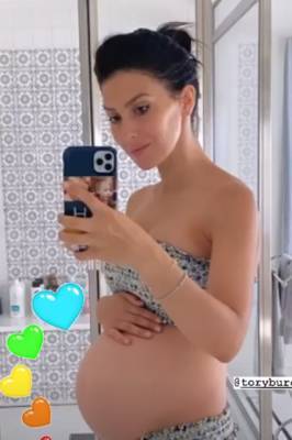 Хилария Болдуин показала, как поддерживает форму во время беременности: видео