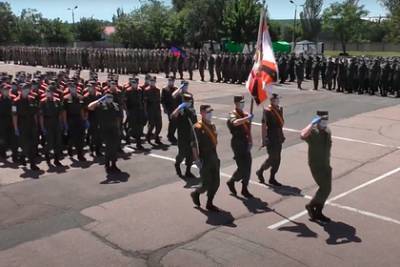 В Донецке провели репетицию парада Победы в масках