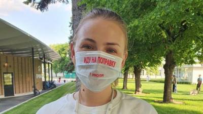 Подмосковные волонтеры раздали маски, напоминающие о голосовании по изменению Конституции