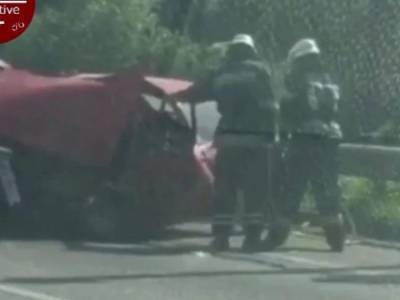 Под Киевом на светофоре иномарка врезалась в багажник внедорожника