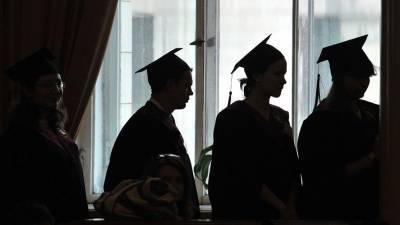 В Москве почти 7 тысяч выпускников получили аттестаты с отличием