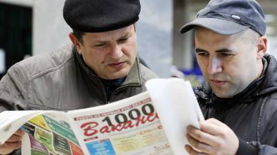 Официальная безработица в России выросла до 2,42 млн человек