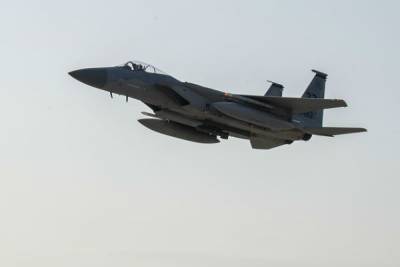 Истребитель F-15 ВВС США рухнул в море у берегов Англии