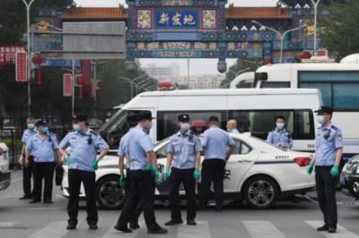 В Пекине вокруг ранка ввели военное положение из-за новой вспышки COVID-19