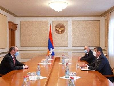 Президенит Арцаха встретился с секретарем Совбеза Армении