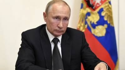 Путин назвал две задачи властей во время пандемии