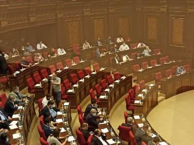 Депутаты от партии «Процветающая Армения» бойкотировали внеочередное заседание парламента
