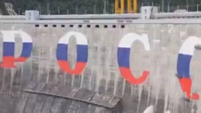 «России больше нет»: патриотическая задумка обернулась громким позором, кадры символичного знака