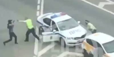 Появилось видео перестрелки таксиста с полицейскими в Москве