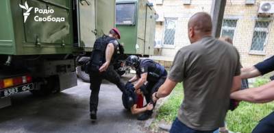 В Киеве задержали пятерых сторонников Стерненко