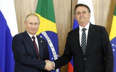 Президент Бразилии обсудил с Путиным саммит БРИКС и борьбу с COVID-19