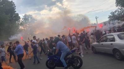 Активисты перекрыли улицу Дегтяревскую в Киеве под зданием Шевченковского суда