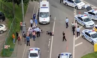 В Москве на Ленинском проспекте таксист открыл стрельбу по полицейским