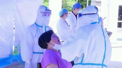 В десятках кварталов Пекина введен жесткий карантин из-за вспышки коронавируса