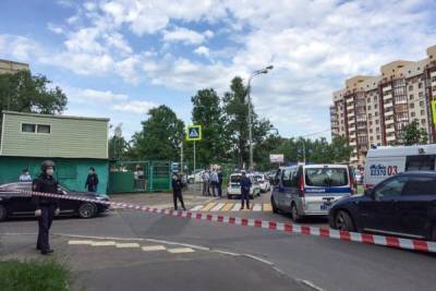 Открывший огонь по полицейским в Москве умер в больнице