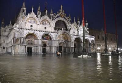 Венеция оказалась под водой из-за сильных дождей (ВИДЕО)