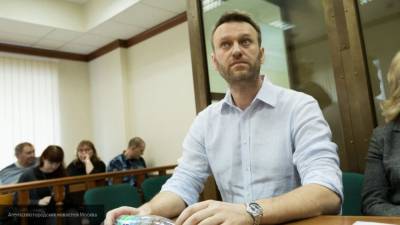 СМИ: Прокуратура признала законность дела о клевете против блогера Навального