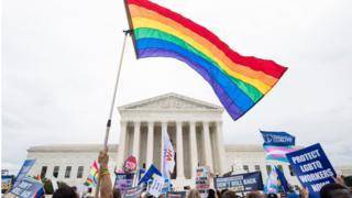 Верховный суд США признал, что закон запрещает дикриминацию ЛГБТ