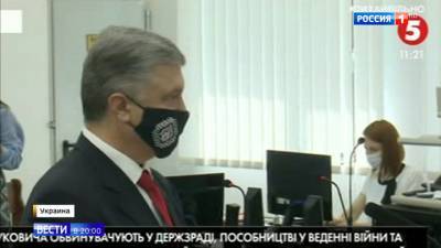 Прямо не отвечал, но обвинил в потере Крыма: Порошенко допросили по делу Януковича