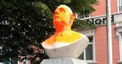 ФОТО: Во Франции осквернили памятник Шарлю де Голлю