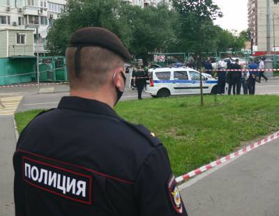 Опубликовано видео обыска квартиры стрелка, ранившего полицейских в Москве