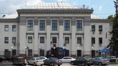 Российское посольство в Киеве не оставит без ответа акции против РФ в День России
