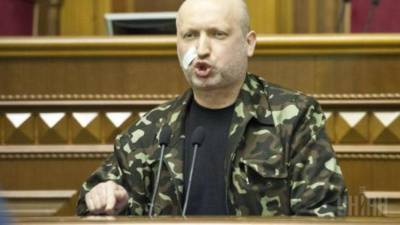 Турчинов рассказал, почему не «утопил в крови» вежливых людей в Крыму