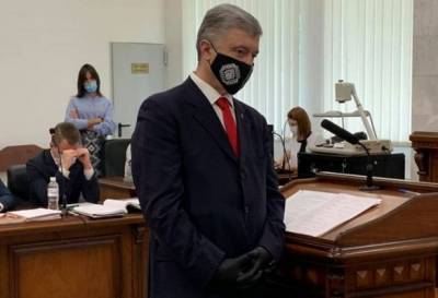 Порошенко дал повторные показания по делу о госизмене Януковича