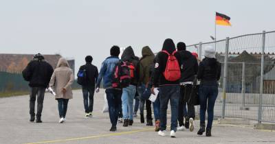 Германия продолжит высылать мигрантов в страны ЕС