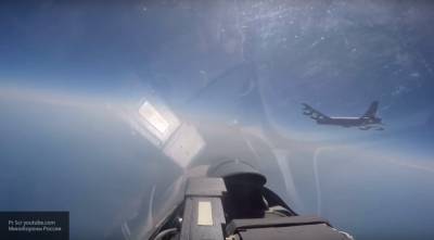 Опубликовано видео перехвата истребителями ЗВО бомбардировщиков ВВС США