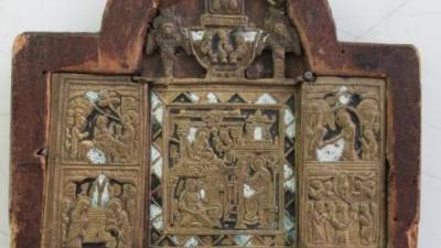 Петербуржец пытался незаконно вывезти старинные иконы в Европу
