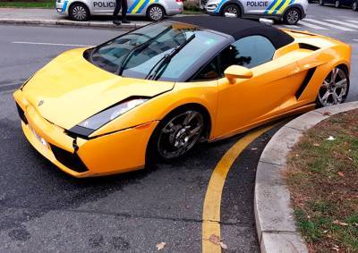 В Праге пьяный водитель Lamborghini протаранил два автомобиля
