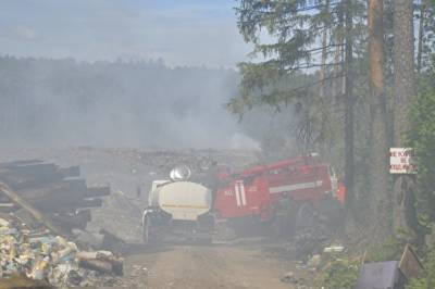 В Катав-Ивановске несколько дней горит закрытая свалка. Власти говорят о поджогах