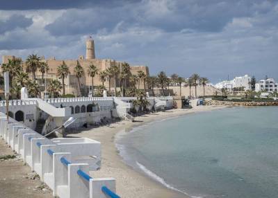 Тунисские отельеры заявили о срыве туристического сезона