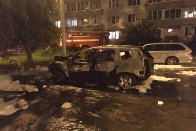 Полиция начала искать виновника возгорания семи автомобилей в Твери
